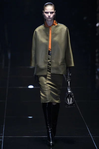 Look 15